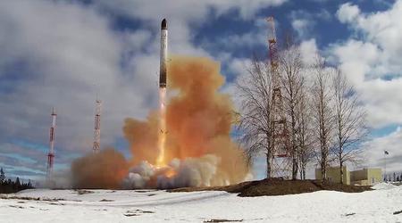 Los rusos se preparan para lanzar la producción en serie de los misiles balísticos intercontinentales RS-28 Sarmat, con un alcance de 18.000 kilómetros y capaces de transportar una cabeza nuclear de 7,5 megatones de potencia.
