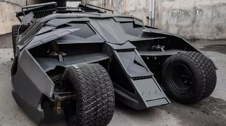 Los vietnamitas crearon un Batimóvil con paneles blindados, una velocidad máxima de 104 km/h y motor eléctrico