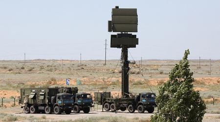 Un dron ucraniano FPV destruyó una rara estación de radar Podlyot, que se utiliza con los sistemas de defensa antiaérea S-300 y S-400