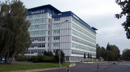 Los empleados de Foxconn en Zhengzhou trabajan horas extra mientras comienza la producción en masa del iPhone 17