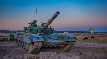 Un convoy de tanques T-72M1 y T-72M1R, llegados a Ucrania desde Polonia, avistados en la línea del frente