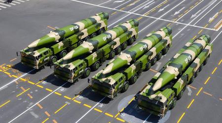 Más misiles para 5000 km: China aumenta la producción de lanzadores para misiles balísticos DF-26