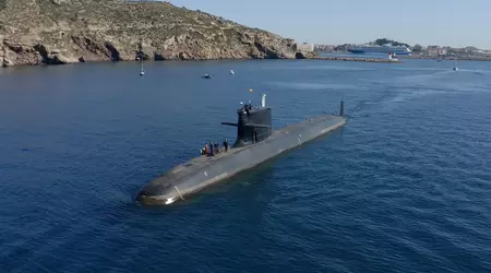 El nuevo submarino español Isaac Peral se ha sumergido por primera vez a una profundidad máxima de 460 metros