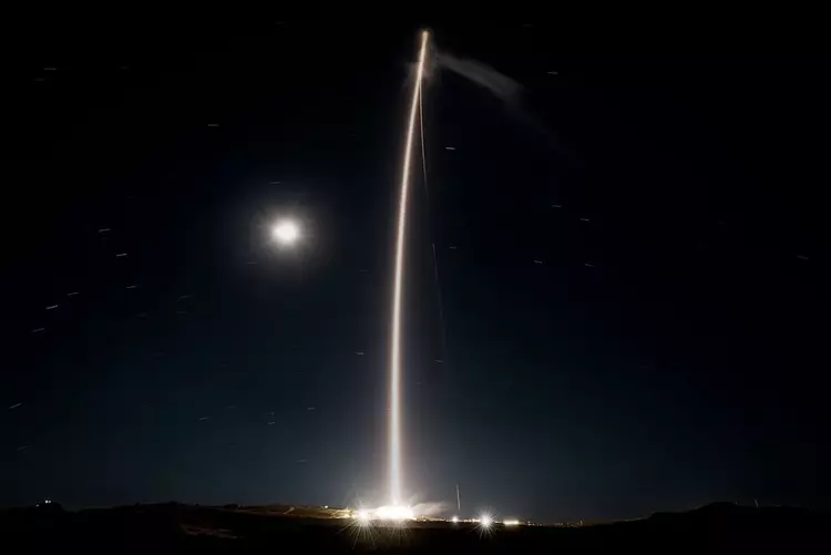 SpaceX lanza con éxito 25 satélites ...
