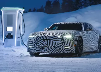 El Nuevo Jaguar GT se Somete ...