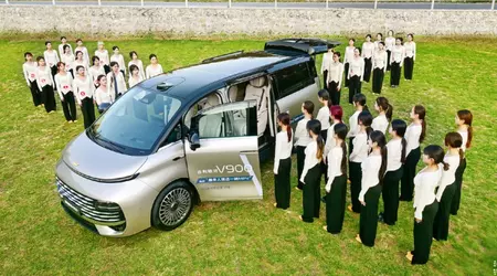 42 personas caben en la minivan Geely Galaxy V900