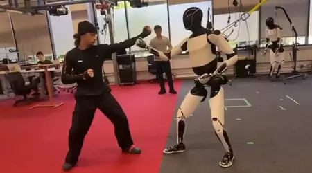 “¡Jackie Chan, apoya la cerveza!”: el robot Optimus demostró impresionantes habilidades de kung fu