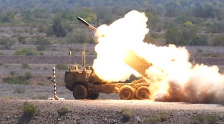 El Ejército estadounidense ha realizado con éxito la primera prueba de disparo del sistema de misiles no tripulados HIMARS, que podrá utilizar misiles balísticos PrSM con un alcance de hasta 500 kilómetros