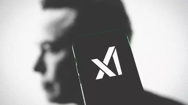 Elon Musk se queda solo mientras ...