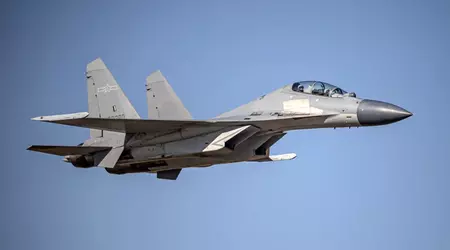 Un caza chino J-16 dispara trampas térmicas contra un avión australiano
