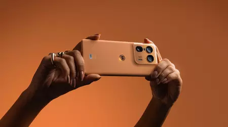Motorola Edge 50 Ultra: pantalla POLED de 144 Hz, chip Snapdragon 8s Gen 3, protección IP68, triple cámara de 50 MP, carga de 125 W y tapa trasera de madera.