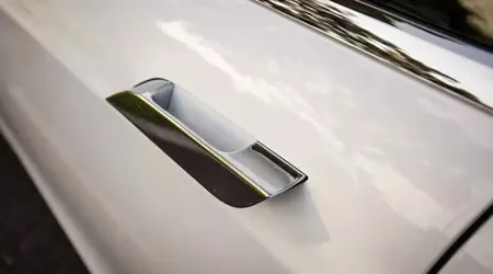 Tesla podría verse obligada a abandonar los mangos de puerta retráctiles tras una serie de accidentes de alto perfil