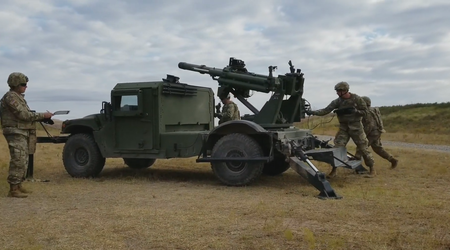 AM General muestra el sistema de obús móvil CT-2 Hawkeye basado en el vehículo blindado Humvee