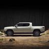 Rivian R1 Dune Edition Miniatura con fondo desértico