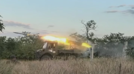 El ejército ucraniano mostró en acción el MLRS "Grad" "casero", instalado en el SUV Mercedes-Benz Unimog