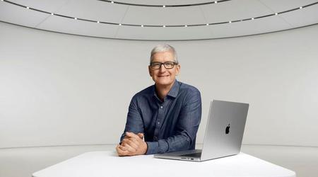 Tim Cook, consejero delegado de Apple, apoya a jóvenes músicos y artistas en la Super Bowl LIX