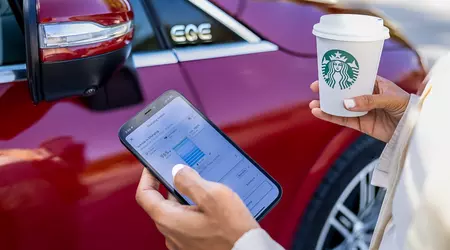 Mercedes-Benz abrió su primera estación de carga con Starbucks
