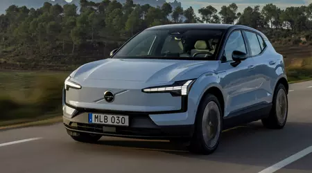 El Volvo EX30 recibió una versión con motor único a un precio inferior a $40,000