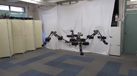 SPIDAR - un trabajador japonés que puede volar y caminar utilizando hélices