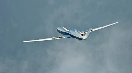El primer avión no tripulado estratégico MQ-4C Triton de Australia realizó su vuelo de debut en las instalaciones de Northrop Grumman