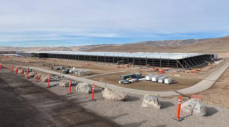 La estructura principal de acero se ha completado en la planta de Tesla Semi