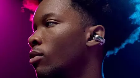 Los auriculares Bose Ultra Open Earbuds, con un diseño inusual, empezaron a venderse en EE.UU. por 300 dólares
