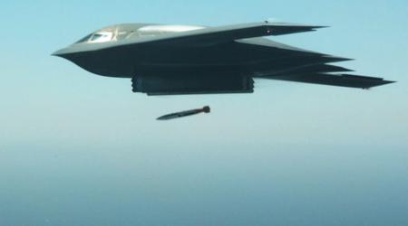 El B-2 Spirit es el primer avión de la historia de EE.UU. que puede transportar la bomba termonuclear modernizada B61-12