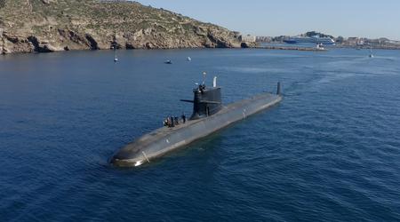 El nuevo submarino español Isaac Peral se ha sumergido por primera vez a una profundidad máxima de 460 metros