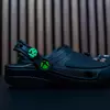 Diseño de Crocs en estilo gamepad de Xbox