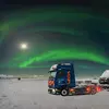 Miniatura de Mercedes-Benz eActros 600 contra la naturaleza invernal
