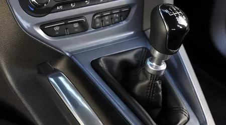 Ford patenta una maqueta de palanca de cambios manual para coches eléctricos
