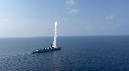 El destructor indio Rajput ha lanzado con éxito el misil supersónico de crucero BrahMos