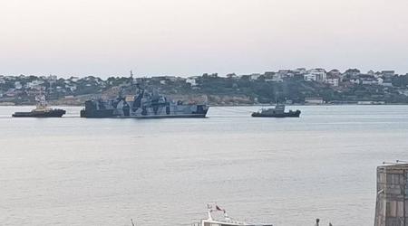 Se ha publicado una foto del remolque del buque misilero Samum, que costó 45 millones de dólares y fue alcanzado por el avión no tripulado experimental ucraniano Sea Baby.