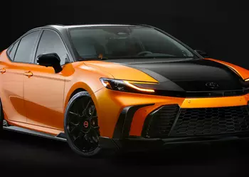 Toyota presentó el Camry con un ...