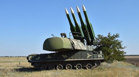 Ucrania y Estados Unidos han creado el sistema de defensa antiaérea FrankenSAM, basado en el sistema Buk SAM, que puede lanzar misiles RIM-7 Sea Sparrow.