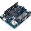 Vista ISO de la placa Arduino UNO Q