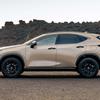 Lexus NX Overtrail en color Moon Desert.