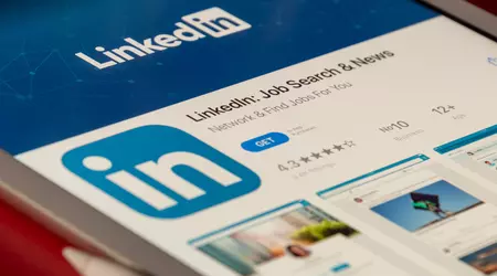 LinkedIn implantará herramientas de inteligencia artificial de OpenAI para formación, contratación, marketing y ventas
