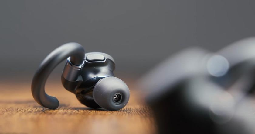 Soundcore Sport X20 de Anker mejores auriculares con gancho