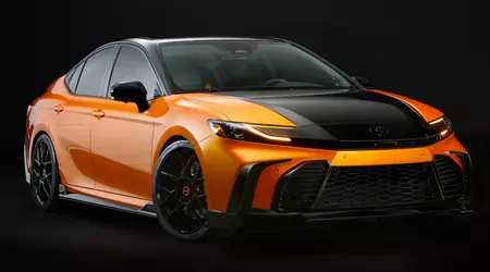 Toyota presentó el Camry con un diseño agresivo