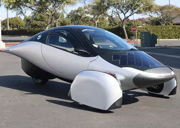 Aptera presenta un vehículo eléctrico solar ...