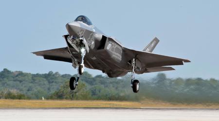 La República Checa, tras encargar el F-35 Lightning II, decidió crear un centro de formación de pilotos de cazas de quinta generación
