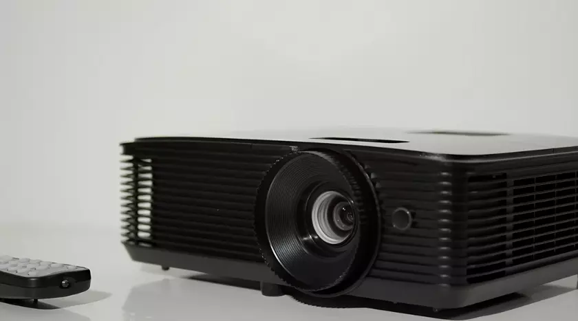 Optoma HD146X proyector habitación