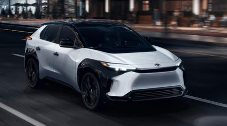 El Toyota bZ4X 2025 eléctrico ha bajado de precio en 6.000 dólares y tiene una nueva edición Nightshade Edition