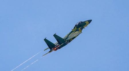 El primer caza F-15EX Eagle II modernizado en su configuración final ha realizado su primer vuelo.