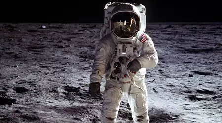 LunarCrush envía a la Luna una llave de cartera de criptomoneda que contiene 62 bitcoins. Será para la primera persona que llegue a la luna y encuentre el tesoro.