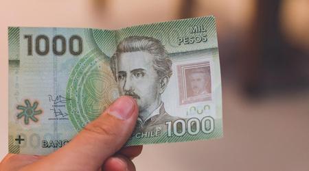 Chileno recibió por error 337 salarios mensuales, desapareció y se jubiló a distancia