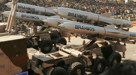 India ha probado una versión terrestre del misil supersónico de crucero avanzado BrahMos ER con un alcance de 450-500 kilómetros.