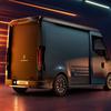 Estafette eléctrico LCV en el fondo de la ciudad
