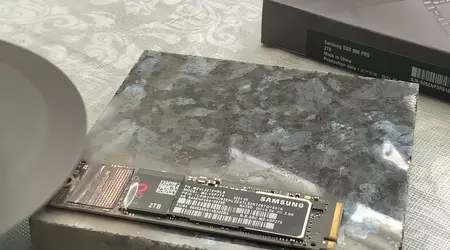 Samsung Deutschland ofrece al usuario destrozar el SSD con un martillo para conseguir una nueva unidad en garantía